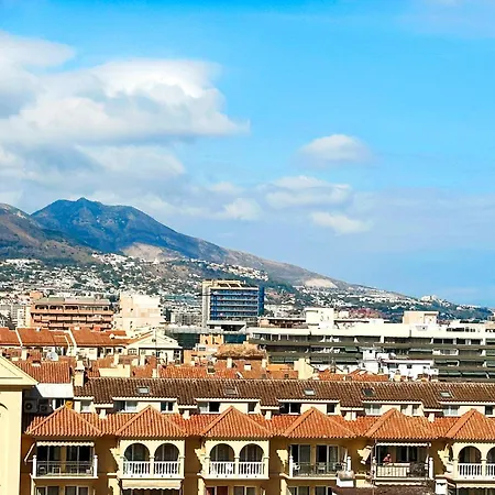 Stunning Sea View 2-bedroom Near Apartment Fuengirola