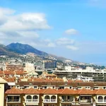 Stunning Sea View 2-bedroom Near フエンヒロラ