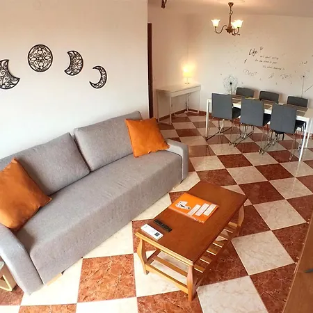 Stunning Sea View 2-bedroom Near アパート フエンヒロラ