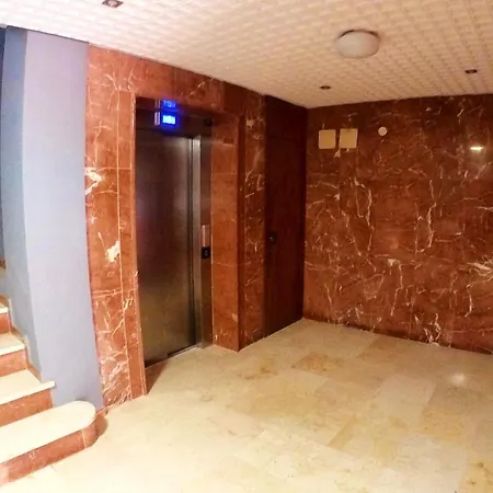 Stunning Sea View 2-bedroom Near דירה פואנגירולה